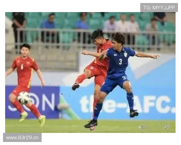 国足半场0-2落后 埃永阿利乌姆连进两球